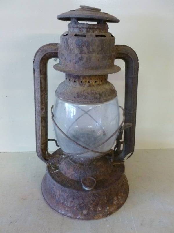lot 135 image: Vintage Barn Lantern
