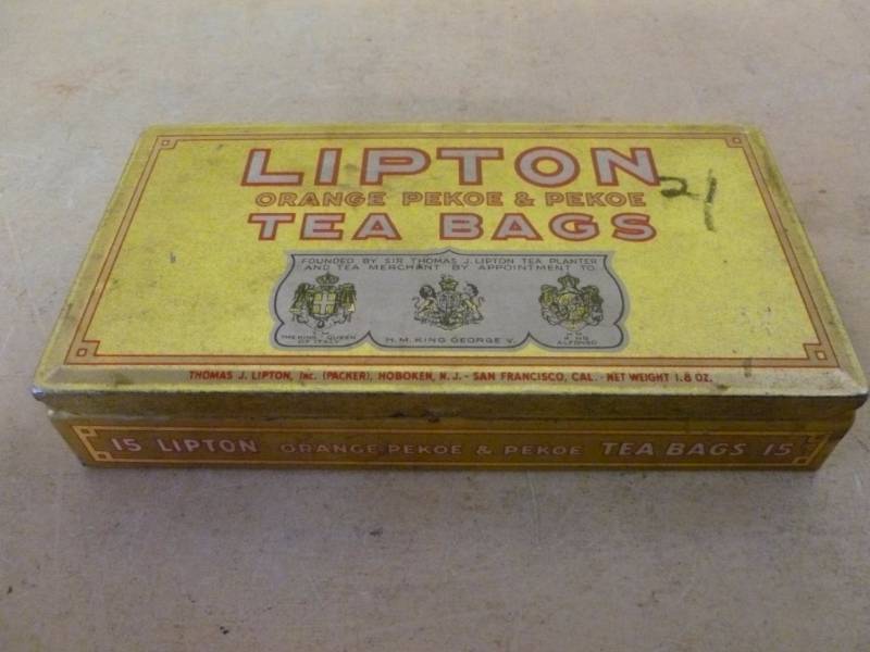 lot 146 image: Vintage Metal Container