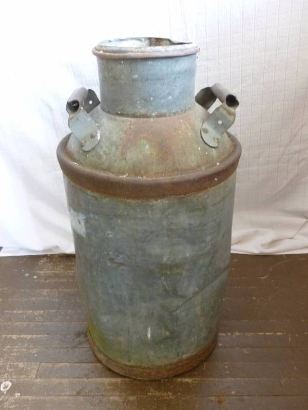 lot 173 image: Vintage Oil Can