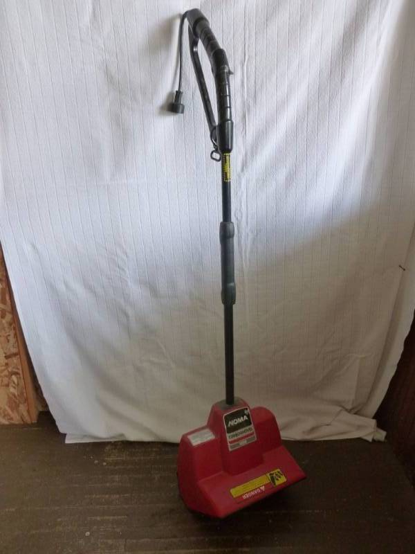 lot 176 image: Electric Snow Blower