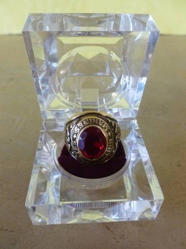 lot 187 image: Mens Ring