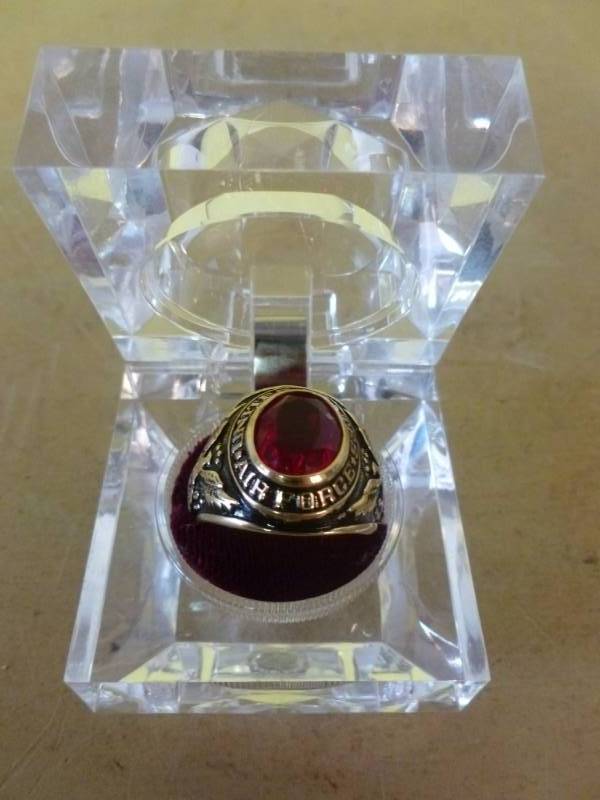 lot 188 image: Mens Ring