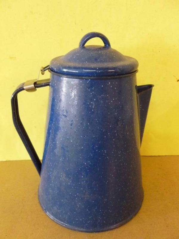 lot 190 image: Vintage Enamelware