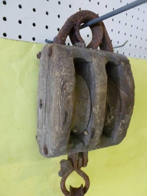 lot 192 image: Vintage Barn Pulley