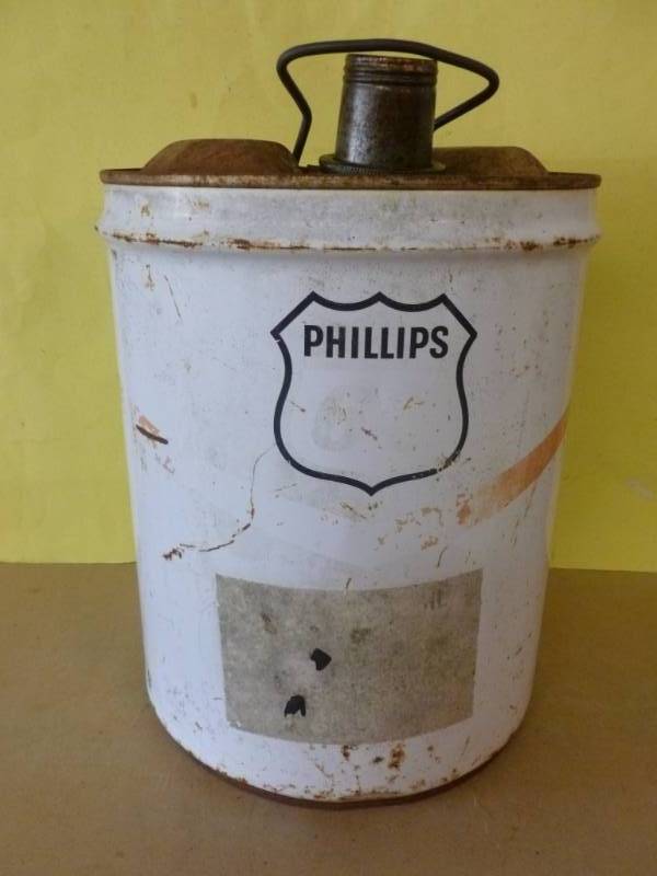 lot 204 image: Vintage Oil Can