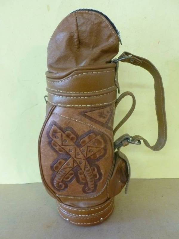 lot 207 image: Thermos Case