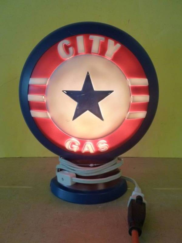lot 208 image: City Gas Lamp