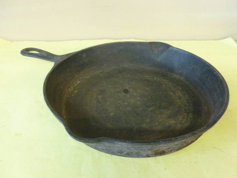 lot 238 image: Cast Iron Pan