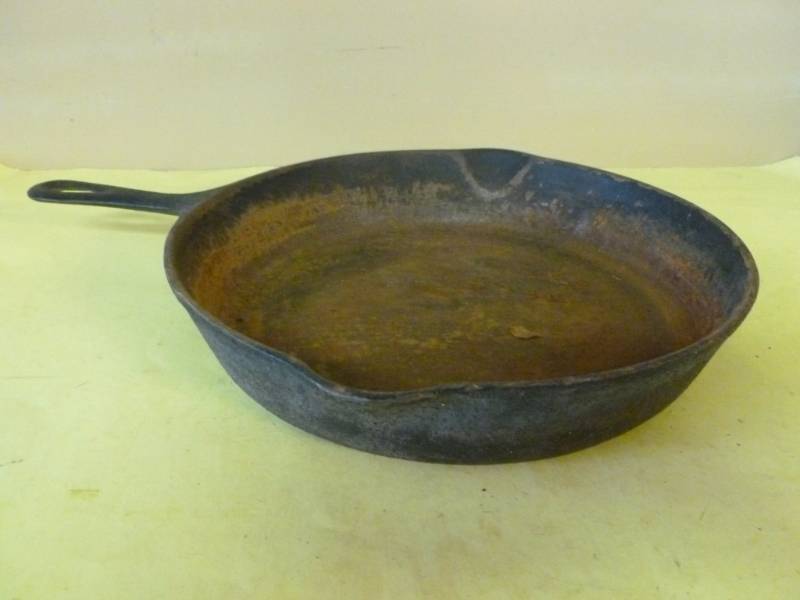 lot 239 image: Cast Iron Pan