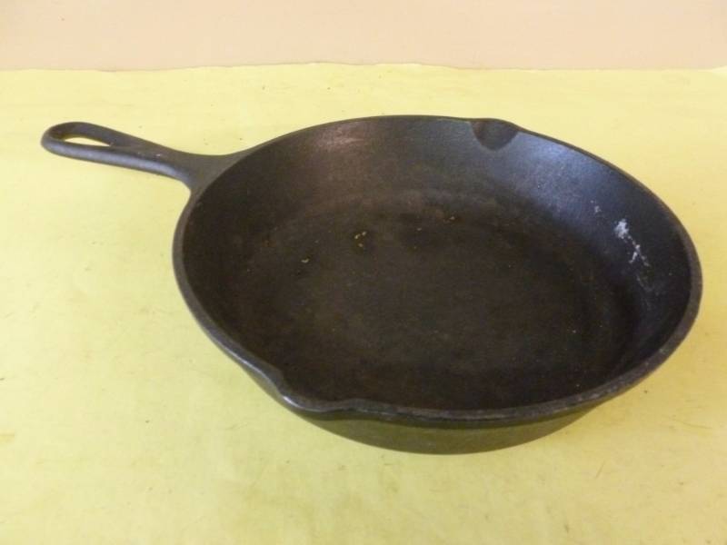 lot 241 image: Cast Iron Pan