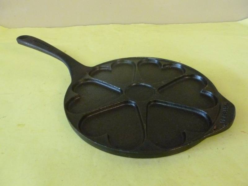 lot 244 image: Cast Iron Pan