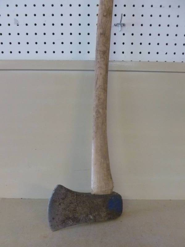 lot 253 image: Ax
