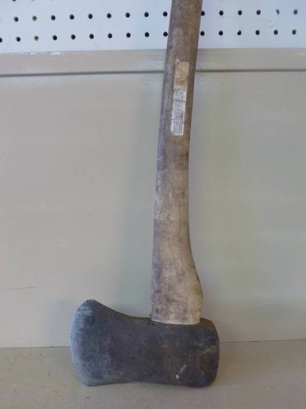 lot 254 image: Vintage Ax