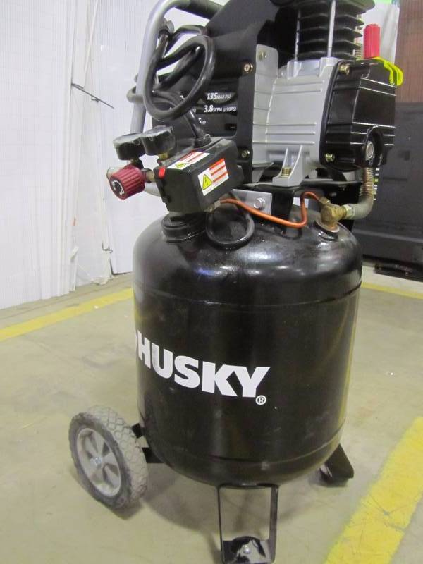 lot 6 image: Husky 10 Gal. Portable Electric Air Compressor