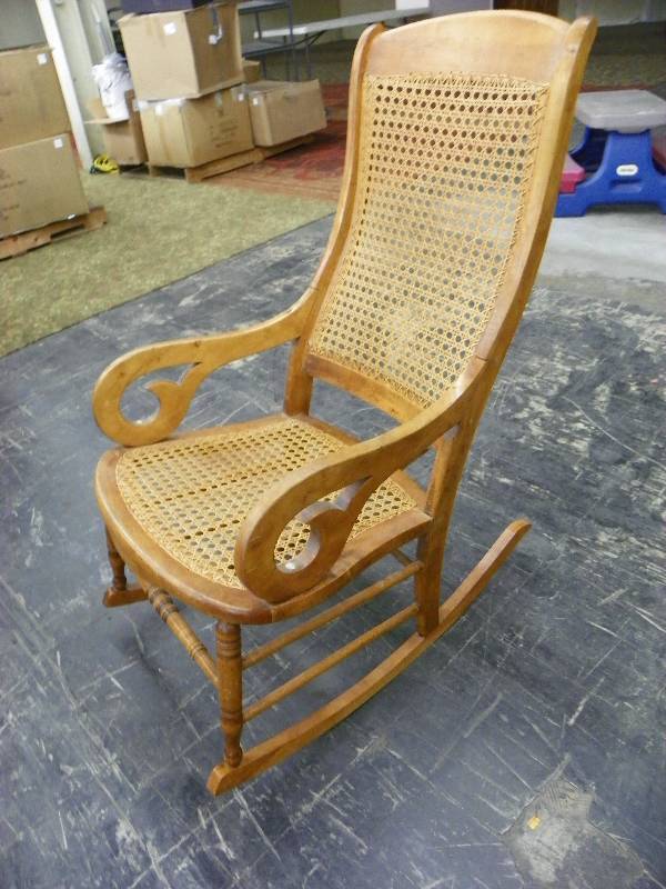 ROCKING CHAIR