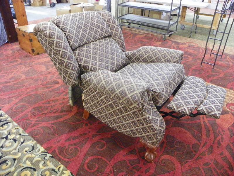 LA-Z-BOY RECLINER CHAIR