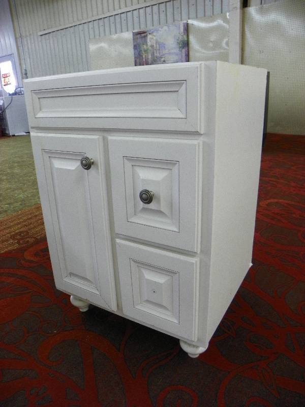 CABINET 24 WIDE X 36 TALL X 21 DEEP