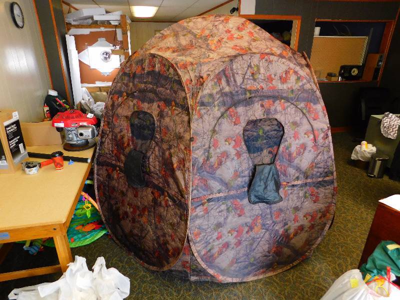 lot 2 image: Guide Gear Super Magnum 6-Panel Spring Steel Hunting Blind