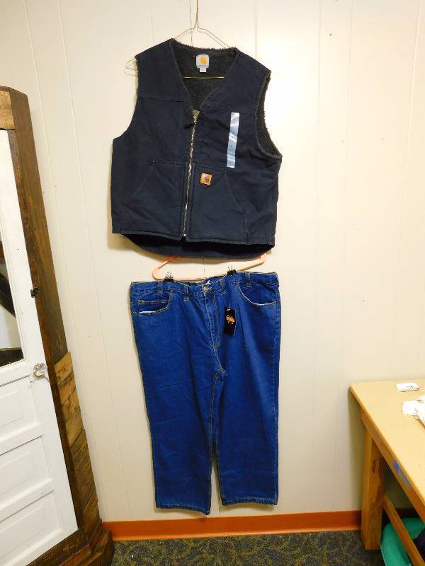 lot 115 image: Carhartt Mens Rugged Sherpa-Lined Vest & Guide Gear Mens Flannel-Lined Denim Jeans