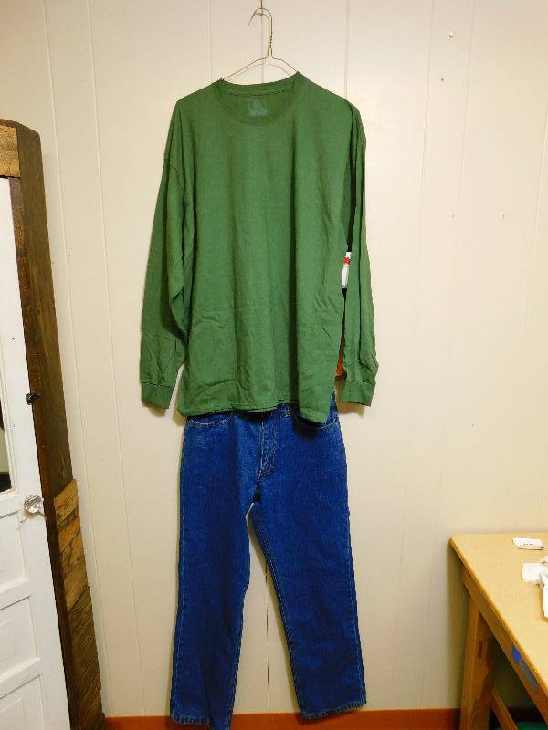 lot 116 image: Guide Gear Mens Flannel-Lined Denim Jeans & Pack of  3 U.S. Military Surplus Long Sleeve Shirts
