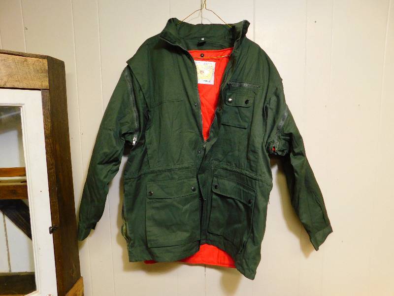 lot 120 image: Hungarian Military Surplus Forestry Lined Hunting Jacket with Zip-Off Sleeves