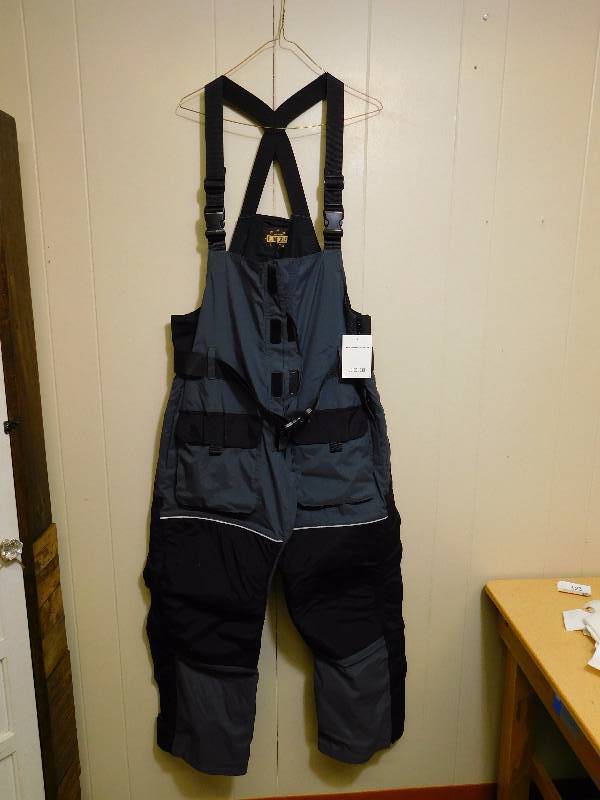 lot 123 image: Guide Gear Mens Cold Weather Insulated Waterproof Bibs