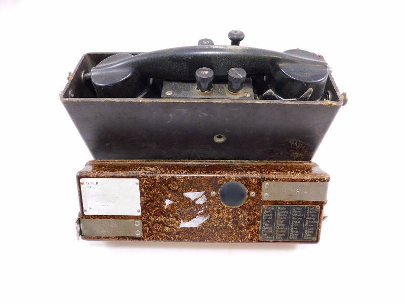 lot 31 image: Swedish Military Surplus Field Phone, Used