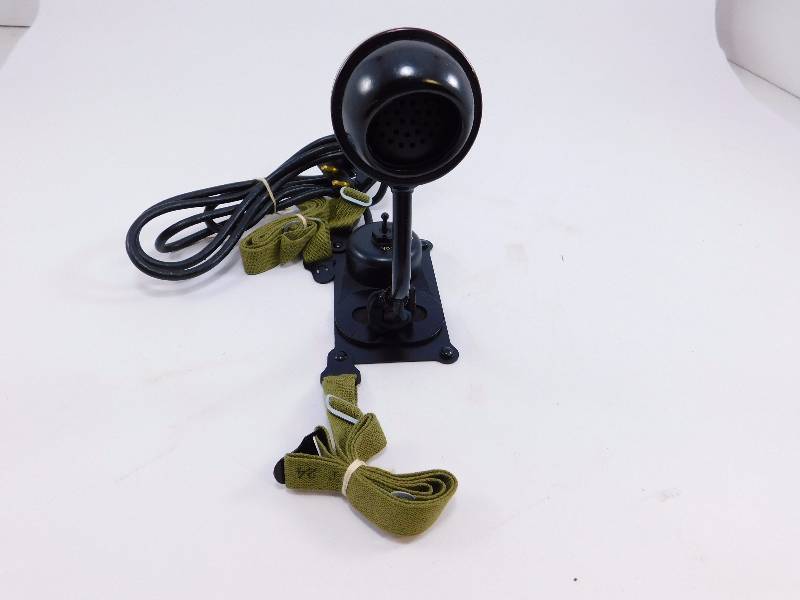 lot 34 image: U.S. Military Surplus WWII USMC Chest Microphone
