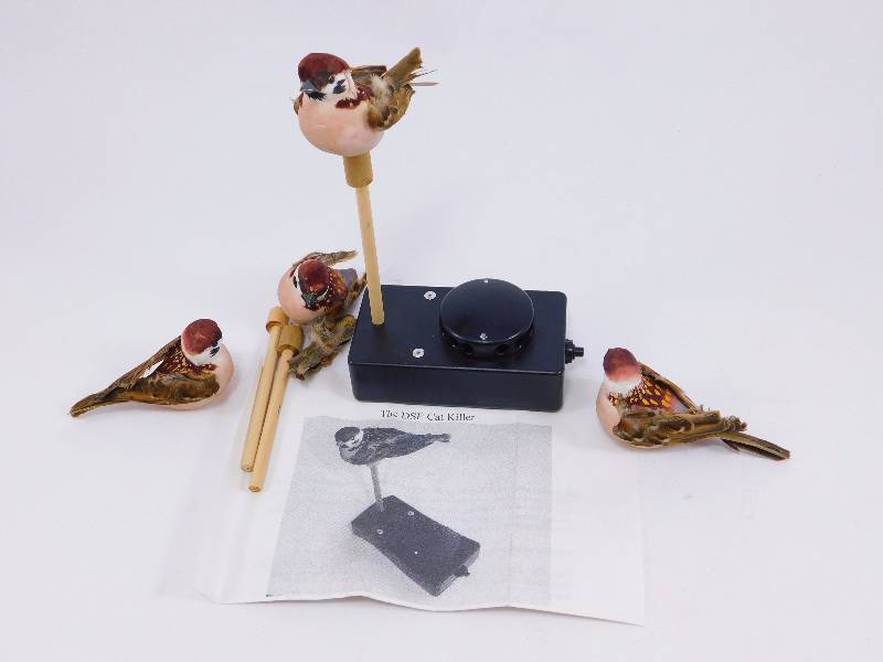 lot 51 image: DSE Cat Killer Bird Decoy