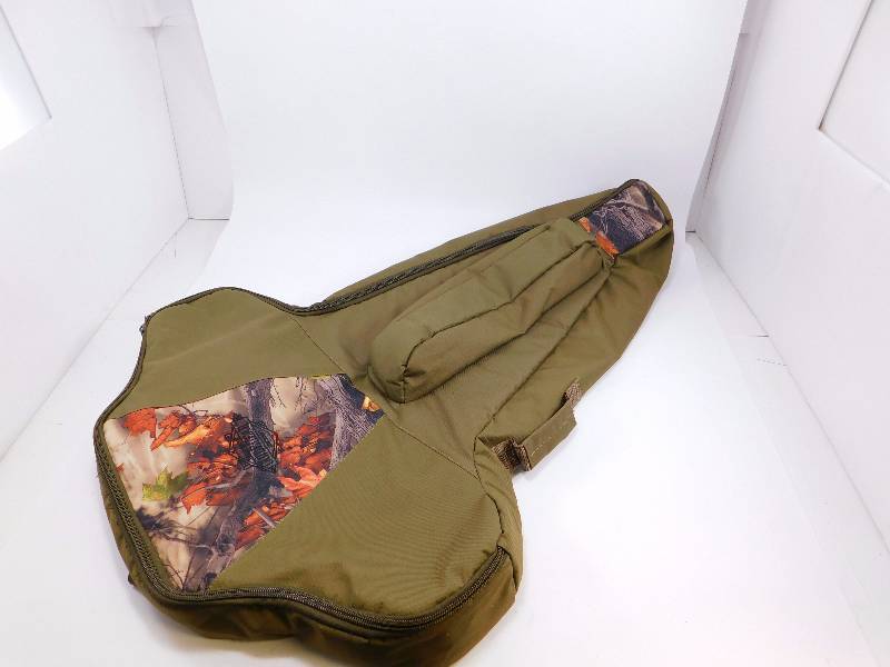lot 52 image: Guide Gear Deluxe Universal Soft Crossbow Case