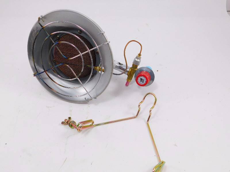 lot 92 image: Mr Heater 15,000 BTU Sunrite Propane Single Tank Top Heater