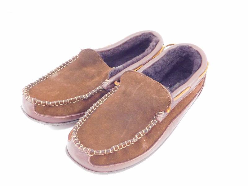 lot 136 image: Guide Gear Mens Elk Shearling-Lined Slippers Size 13 Slightly Used