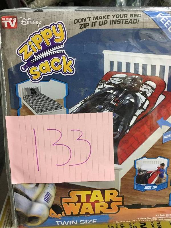 lot 133 image: DISNEY ZIPPY SACK STAR WARS NEW