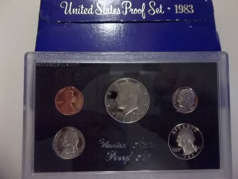 lot 9 image: 1983 US Proof Set In Original Box