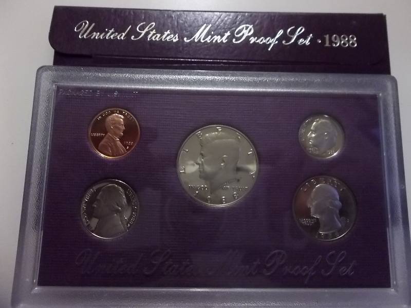 lot 14 image: 1988 US Proof Set In Original Box