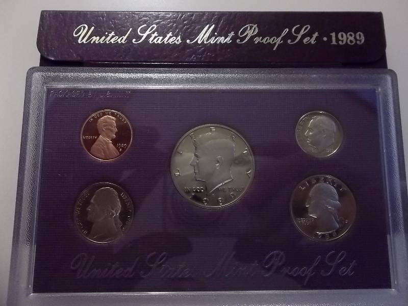 lot 15 image: 1989 US Proof Set In Original Box