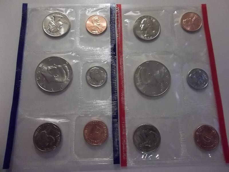 lot 21 image: 1994 US Uncirculated Mint Set P & D