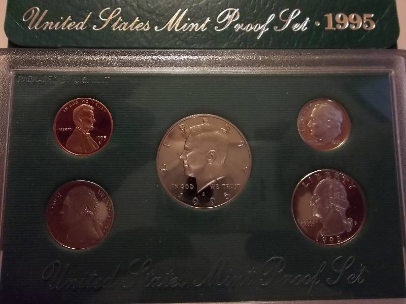 lot 22 image: 1995 US Proof Set In Original Box