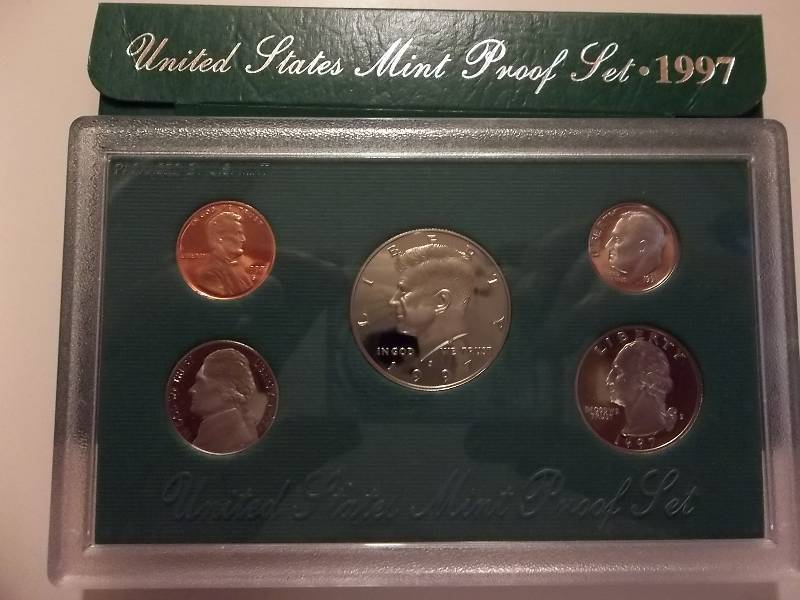 lot 24 image: 1997 US Proof Set In Original Box