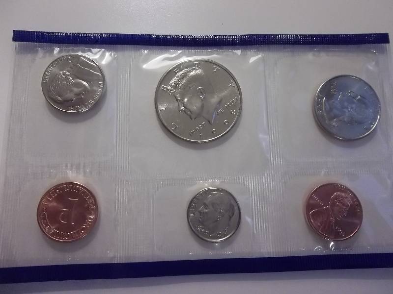 lot 26 image: 1998 US Uncirculated Mint Set