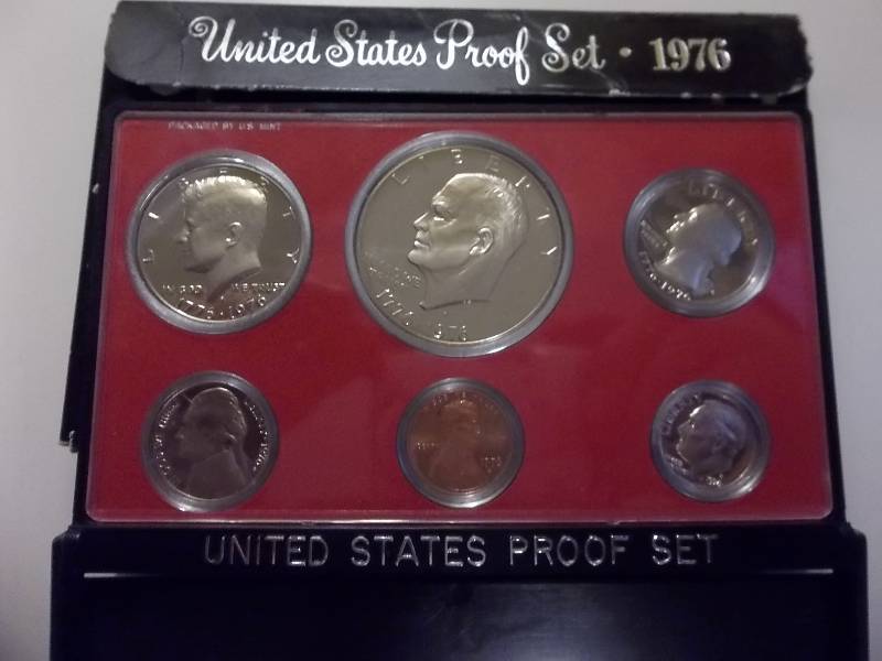 lot 33 image: 1976 US Proof Set In Original Box