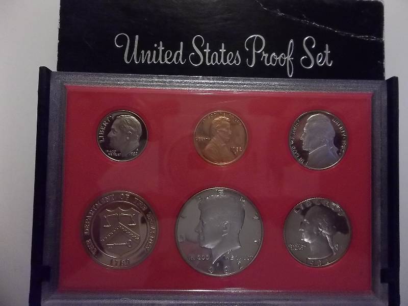 lot 36 image: 1982 US Proof Set In Original Box