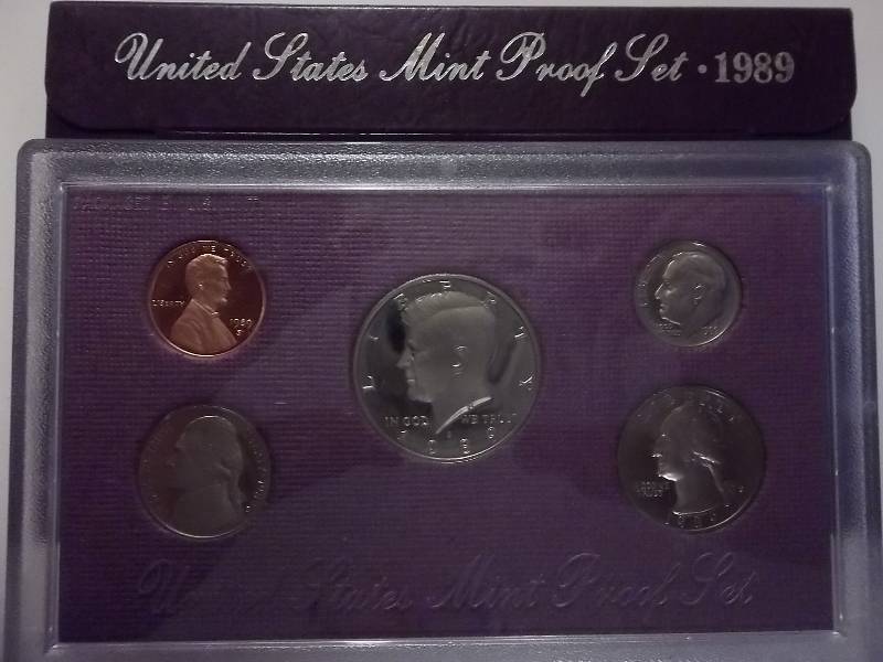 lot 44 image: 1989 US Proof Set With Original Box & Info