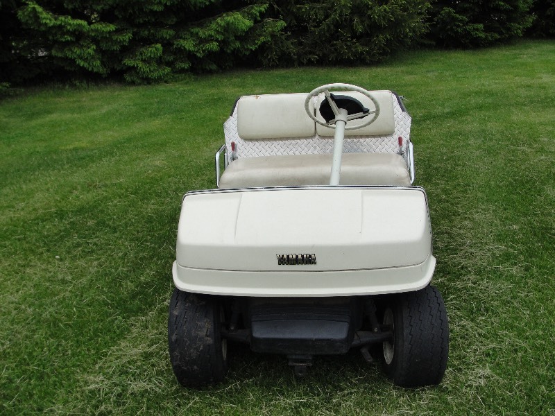 lot 7 image: YAMAHA GOLF CART