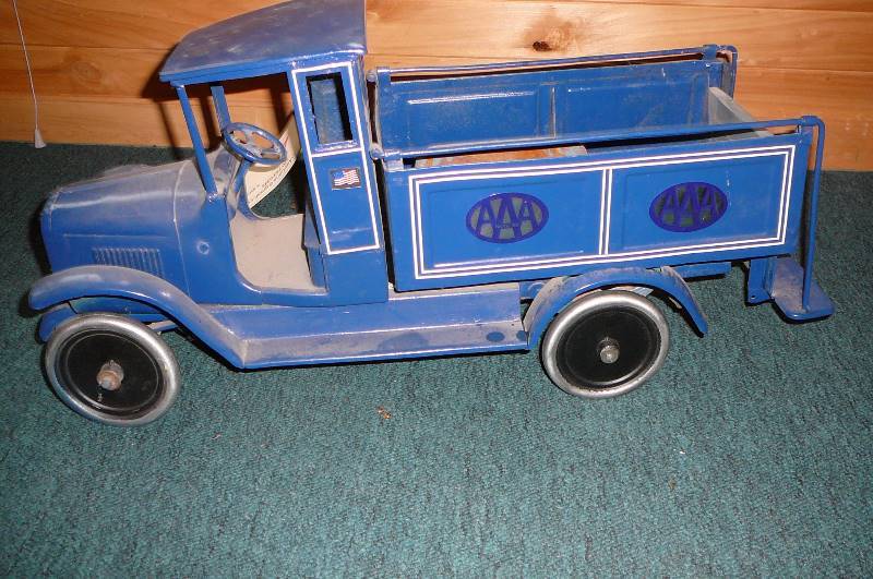 lot 2 image: Vintage Metal toy truck