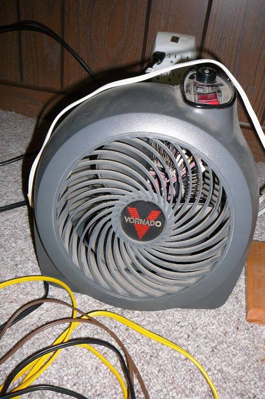 lot 12 image: Lot of Fans and Heater (Vornado)