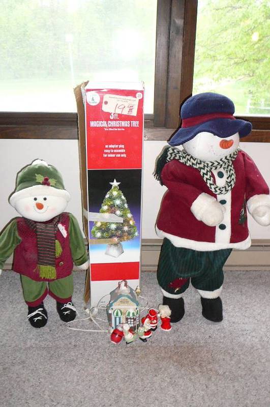 lot 19 image: Lot of Christmas Items, Tree 3, Snowman 37T, Light up House , Salt & Pepper Shakers