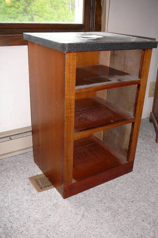 lot 20 image: Wooden Stand