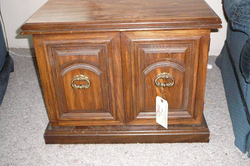 lot 26 image: Wooden end table