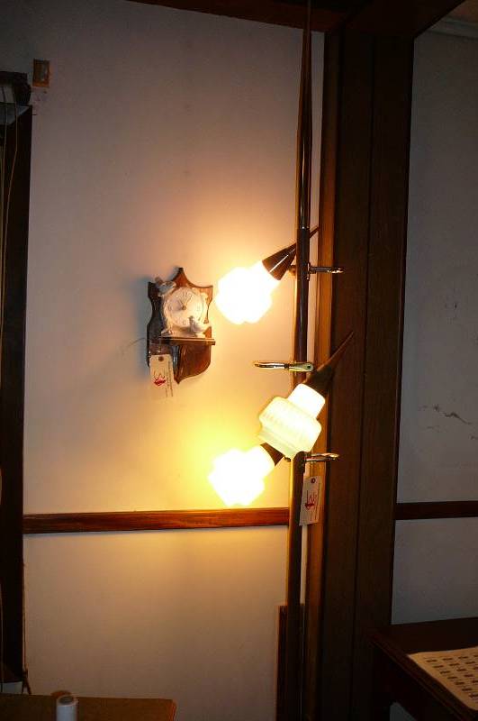 lot 31 image: Pole Lamp & Wall Dcor